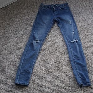 🎈H&M Distresses Medium Wash Jeans